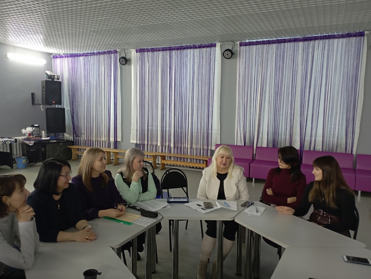 Ответственный секретарь комиссии по делам несовершеннолетних и защите их прав администрации района Юлия Бобошина приняла участие в заседании женского клуба.