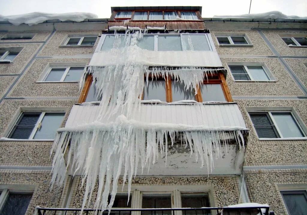 МЧС: сход снега с крыш и падение сосулек - сезонные риски, которые можно и нужно предупреждать!.