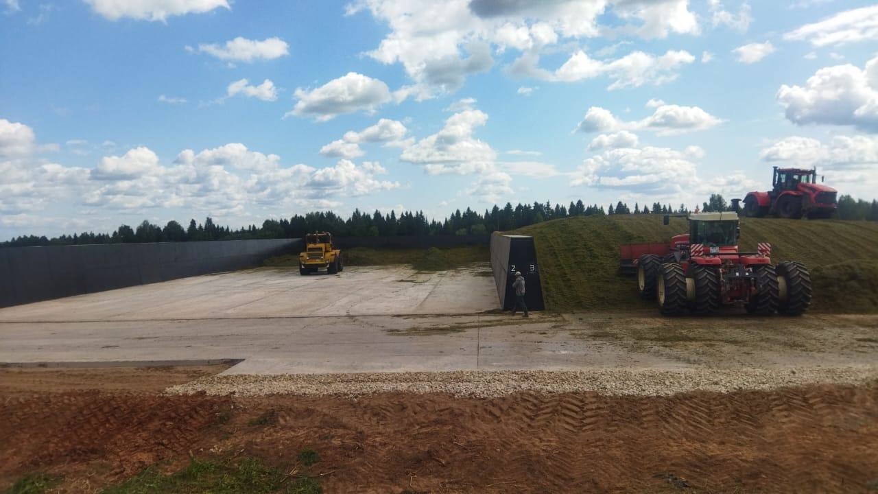 В хозяйствах района продолжается заготовка кормов..