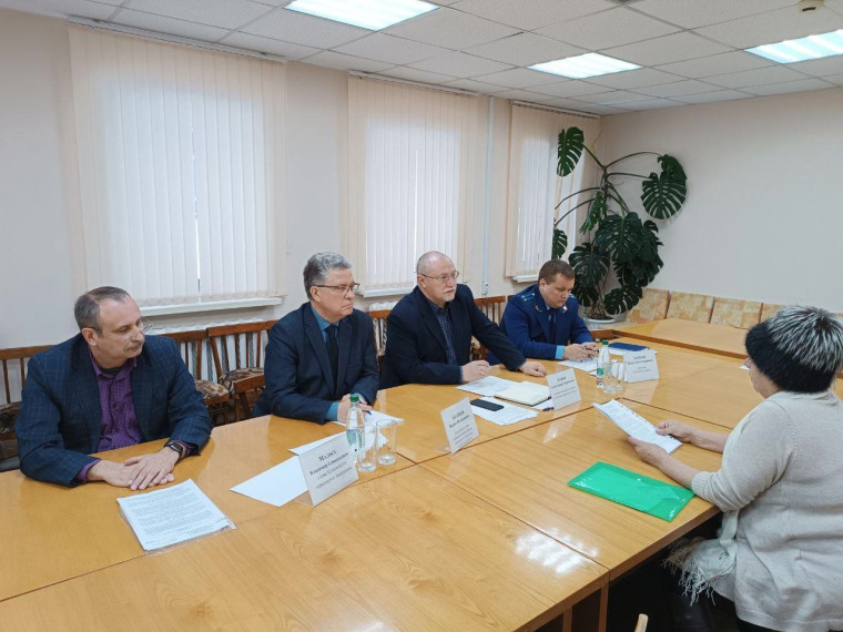 Уполномоченный по правам человека в Кировской области Александр Панов провел прием граждан, проживающих на территории Куменского района.. Уполномоченный по правам человека в Кировской области Александр Панов провел прием граждан, проживающих на территории Куменского района..