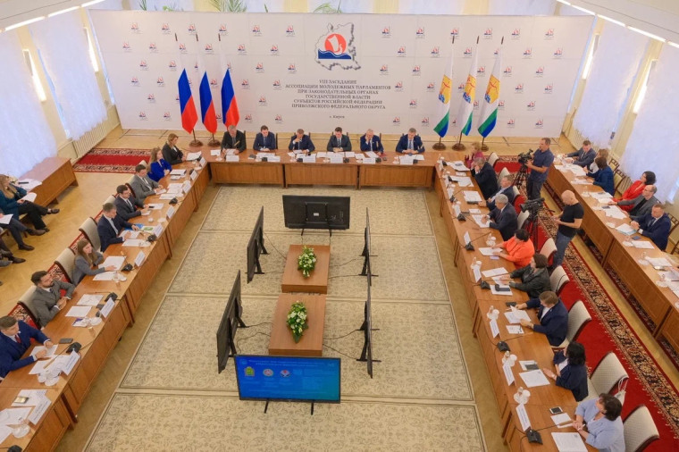 Молодые парламентарии предложили на законодательном уровне закрепить понятие «студенческая семья». Молодые парламентарии предложили на законодательном уровне закрепить понятие «студенческая семья».